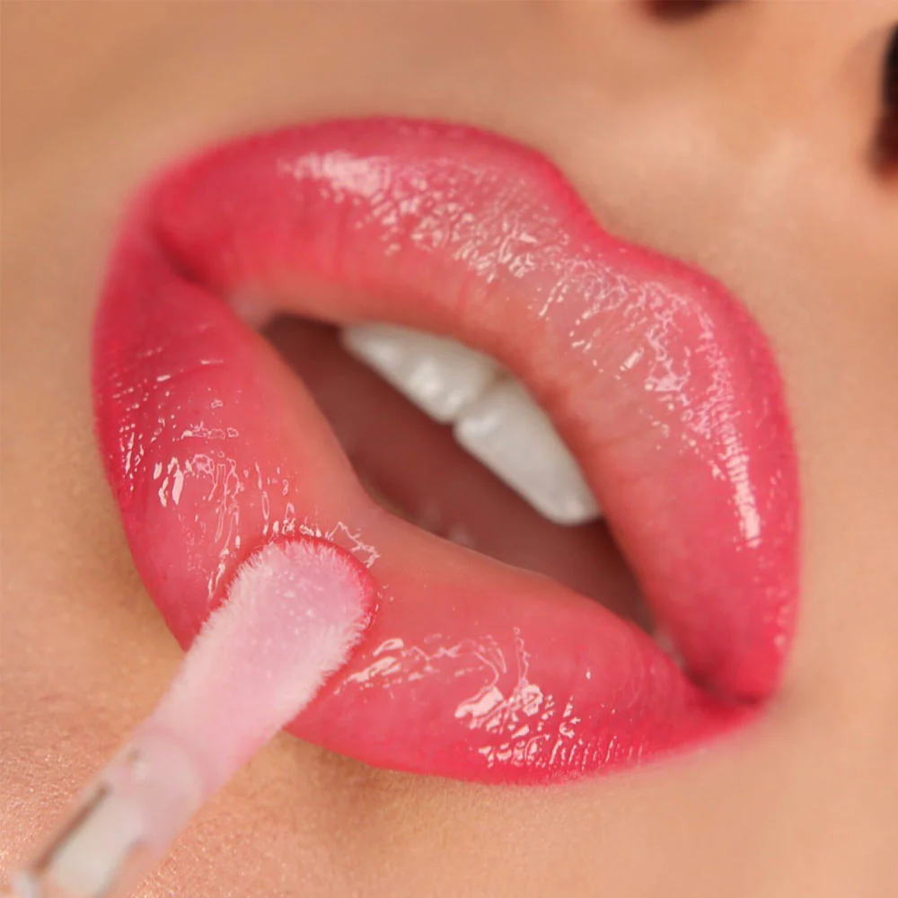 Revolution Glaze Lip Oil Cherry Scent Getaway Terracotta 4.6ml - Image 3