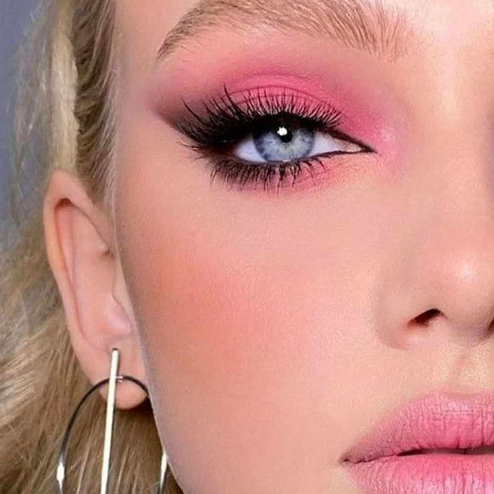 Revolution Mini Colour Reloaded Palette Heartbreaker Pink - Image 3